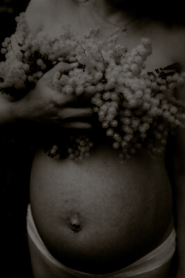 immortaliser votre grossesse avec un photographe lifestyle sur la cote d azur