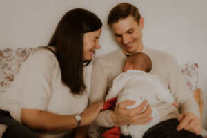 seance photo a domicile pour la naissance du nouveau-ne - marguerite photographe