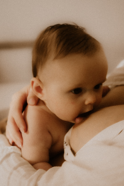 creer des photos maternite en allaitement bebe