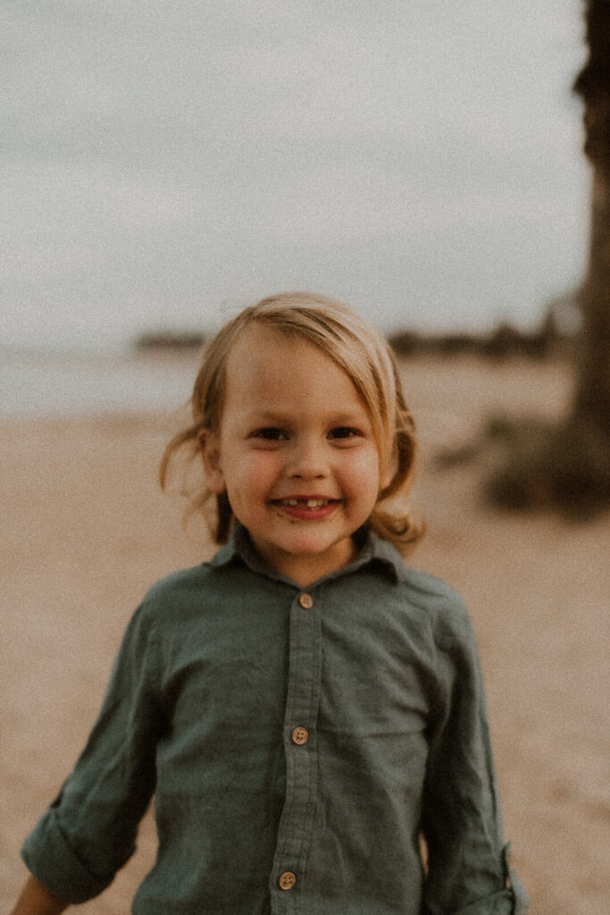 portrait enfant en lumiere naturel a saint aygulf